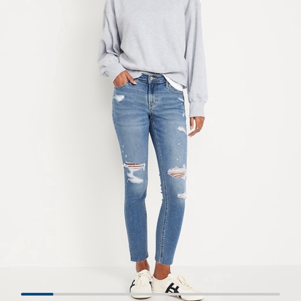 Old Navy Rockstar skinny jeans. Still in bag never worn size 2 petite